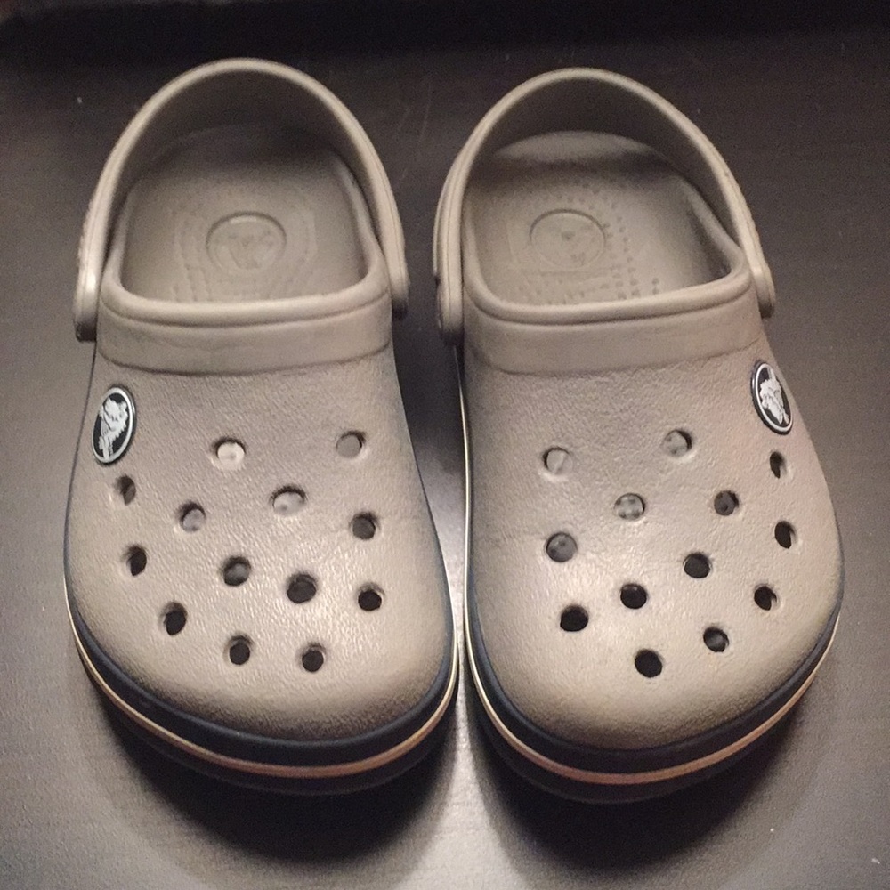Crocs - Grey with navy and white stripe